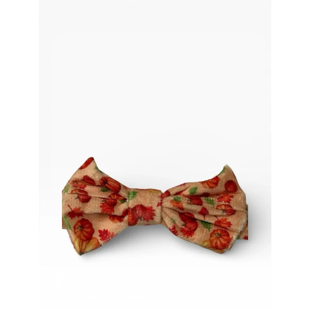 Realistic Orange Kitty Cat Green Eyes Seasonal 4 Bow Ties Throw Pillow‎ Decor